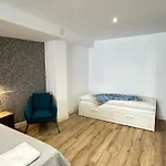 1240 Jordan * Valencia